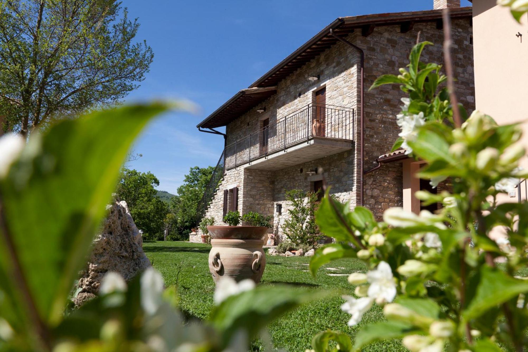 Вілла Relais Parco Del Subasio Piano Delle Pieve Екстер'єр фото